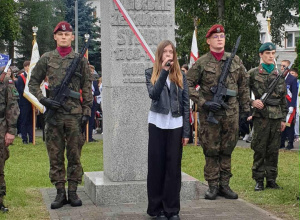 Uczennica śpiewa