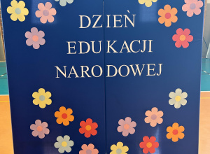 Napis Dzień Edukacji Narodowej