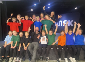 Zdjęcie grupy z jurorami