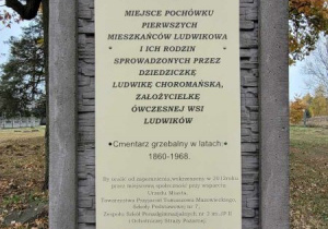 Tablica kamienna upamiętniająca miejsce pochówku